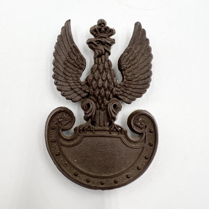 WW2 Poland Army In Exile Plastic Economy Issue Cap Badge