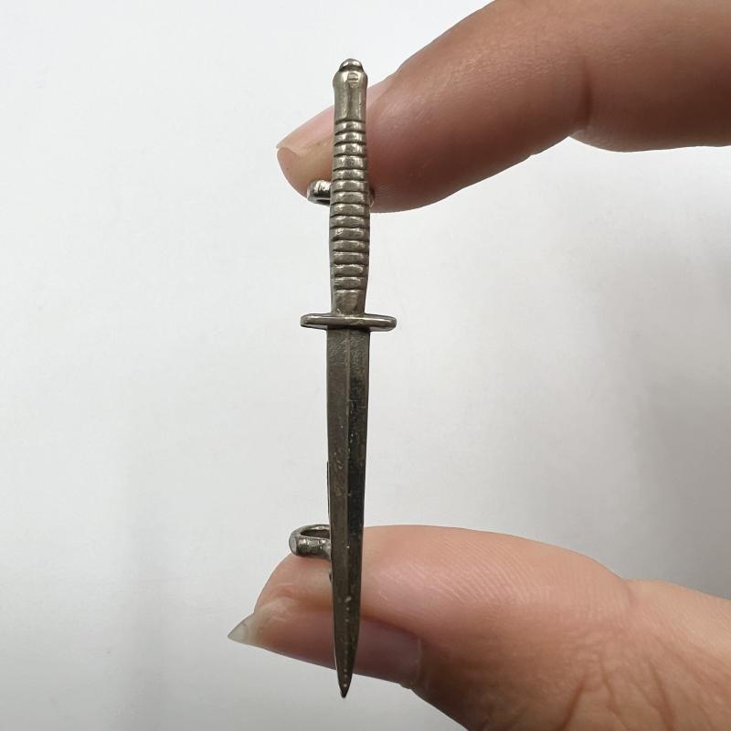 WW2 No.2 Commando Cap Badge